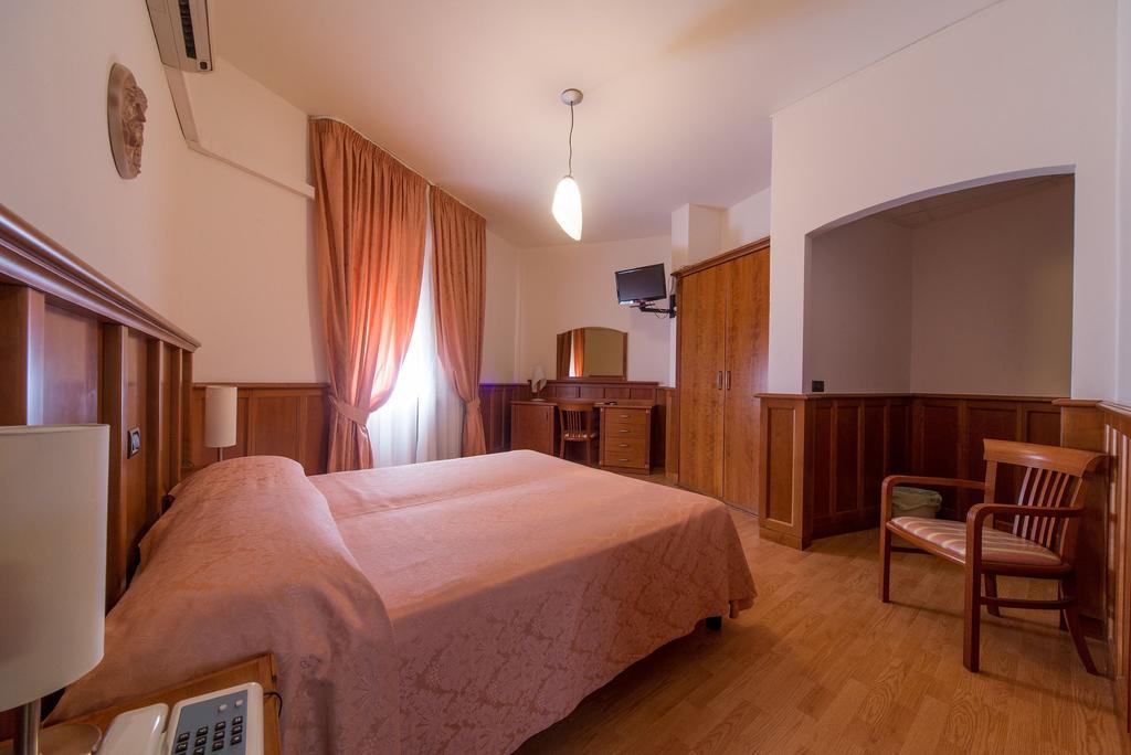 Hotel Del Camerlengo Fara San Martino Kamer foto